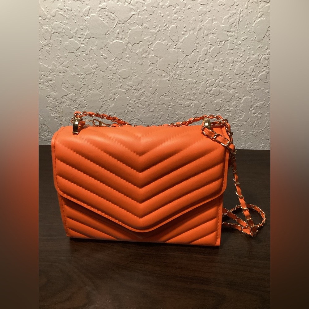 ORANGE SHOULDER BAG WITH STRAPS